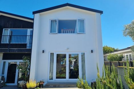 Photo of property in 33 Searells Road, Strowan, Christchurch, 8052