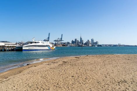 Photo of property in 5/77 Old Lake Road, Narrow Neck, Auckland, 0624