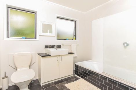 Photo of property in 1/135a Glengarry Road, Glen Eden, Auckland, 0602
