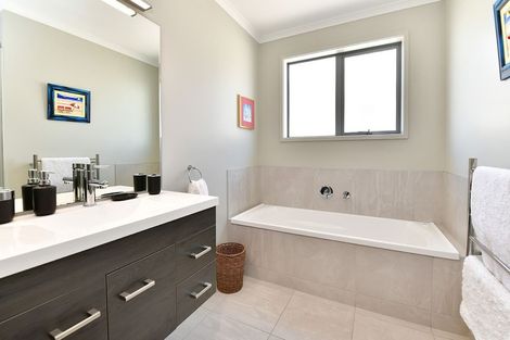 Photo of property in 14 Kiwa Crescent, Gulf Harbour, Whangaparaoa, 0930