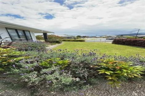 Photo of property in 12 Kahukaka Road, One Tree Point, 0118