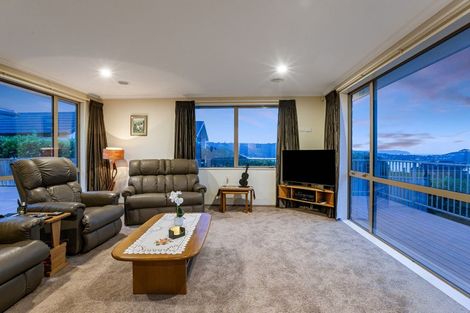 Photo of property in 9 Hollyford Place, Aotea, Porirua, 5024