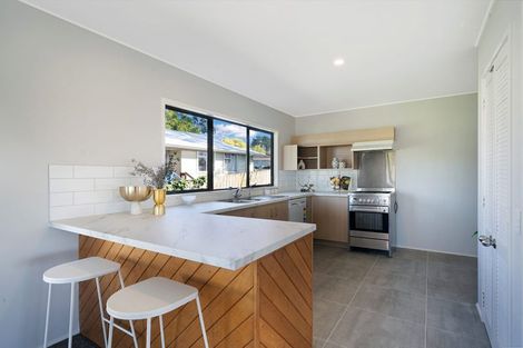 Photo of property in 10 Claverdon Drive, Massey, Auckland, 0614