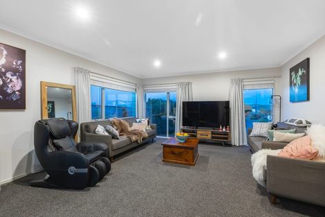 Photo of property in 6 Grace Cove, Aotea, Porirua, 5024