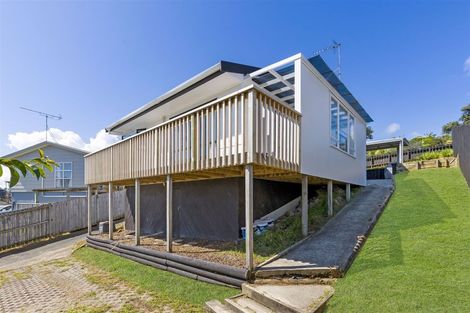 Photo of property in 1/66 Trias Road, Totara Vale, Auckland, 0629