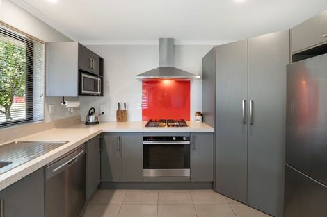 Photo of property in 47 Geneva Terrace, Kelvin Grove, Palmerston North, 4414