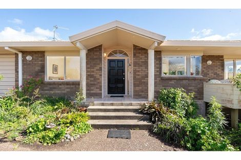 Photo of property in 29 Taupiko Place, Green Bay, Auckland, 0604