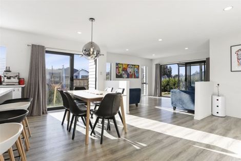 Photo of property in 6 Dida Park Drive, Kumeu, 0810