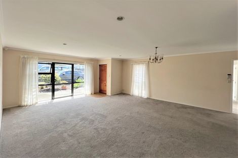Photo of property in 33a Minaret Drive, Bucklands Beach, Auckland, 2014