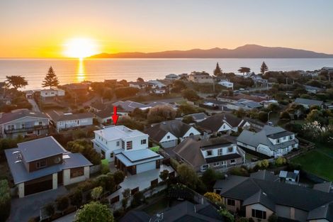 Photo of property in 21 Metzenthin Close, Raumati South, Paraparaumu, 5032