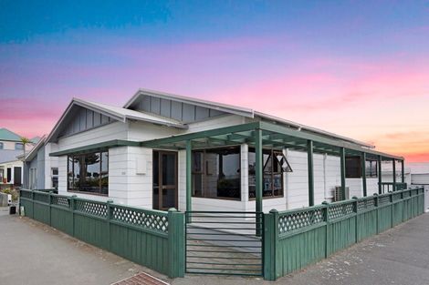 Photo of property in 399 Marine Parade, Napier South, Napier, 4110