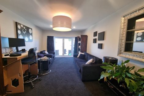 Photo of property in 33 Searells Road, Strowan, Christchurch, 8052