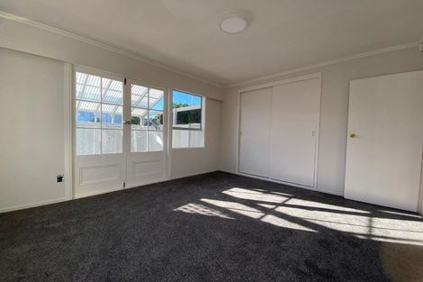 Photo of property in 92 Ravenwood Drive, Forrest Hill, Auckland, 0620