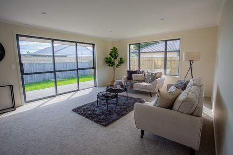 Photo of property in 7 Devon Lane, Carterton, 5713