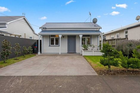 Photo of property in 94 Hine Street, New Plymouth, 4310