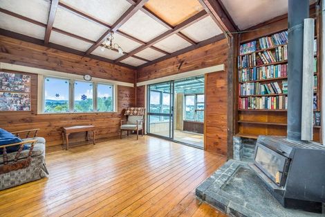 Photo of property in 10 Seymour Road, Sunnyvale, Auckland, 0612