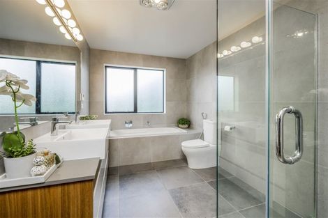 Photo of property in 319 Flat Bush School Road, Flat Bush, Auckland, 2019