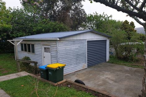 Photo of property in 5 Cumberland Grove, Cannons Creek, Porirua, 5024