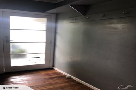 Photo of property in 90 Gloria Avenue, Te Atatu Peninsula, Auckland, 0610