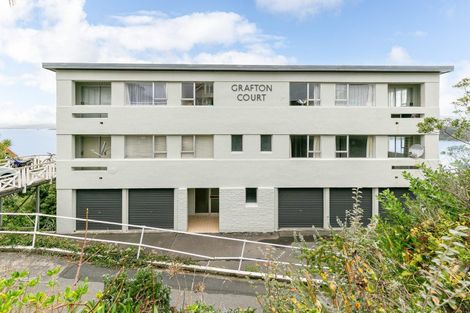 Photo of property in Grafon Court Flats, 5/53 Grafton Road, Roseneath, Wellington, 6011