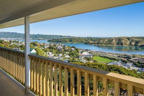 Photo of property in 20a Kahu Road, Paremata, Porirua, 5024