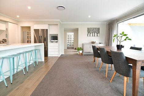 Photo of property in 25 Hobbs Road, Matakatia, Whangaparaoa, 0930