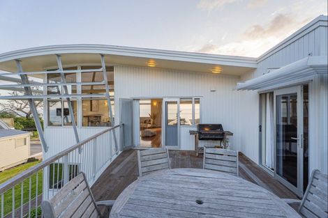 Photo of property in 92 Ocean Beach Road, Tairua, 3508