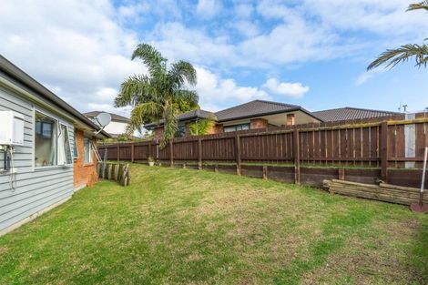 Photo of property in 16 Mcwhirters Farm Lane, Massey, Auckland, 0614