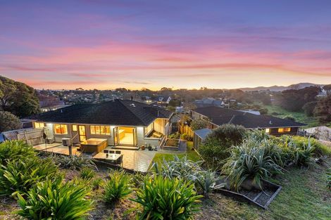 Photo of property in 14 Nugget Grove, Raumati Beach, Paraparaumu, 5032