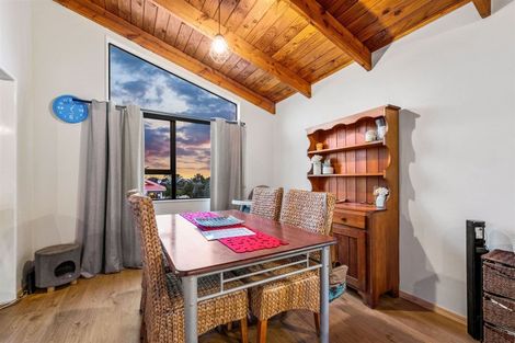 Photo of property in 13 Moxham Grove, Massey, Auckland, 0614