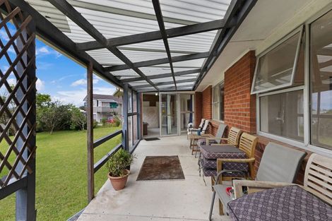 Photo of property in 10 Avalon Place, Glenfield, Auckland, 0629