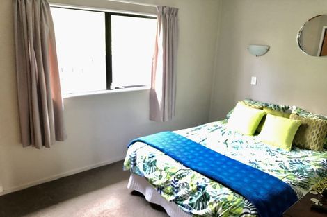 Photo of property in 6 Peterhouse Place, West Harbour, Auckland, 0618