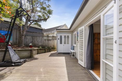 Photo of property in 47 Lyons Avenue, Murrays Bay, Auckland, 0630