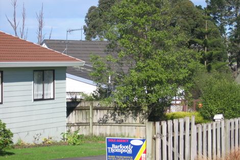 Photo of property in 2/11 Angeline Place, Massey, Auckland, 0614
