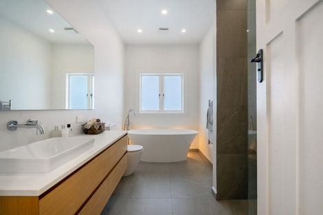 Photo of property in 10 Le Roy Terrace, Birkenhead, Auckland, 0626