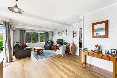 Photo of property in 2/12 Ballini Rise, West Harbour, Auckland, 0618