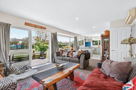 Photo of property in 2/35 Fairview Terrace, Waipahihi, Taupo, 3330