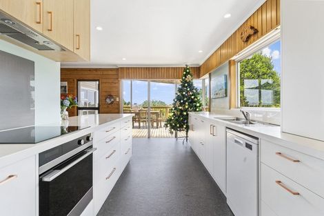 Photo of property in 218 Massey Road, Waipu, 0582