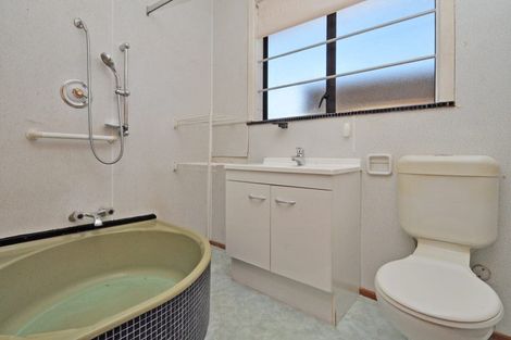 Photo of property in 1/22 Holland Road, Hillcrest, Auckland, 0627
