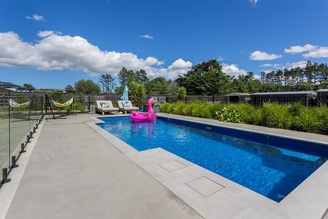 Photo of property in 19 Kahika Grove, Huapai, Kumeu, 0810