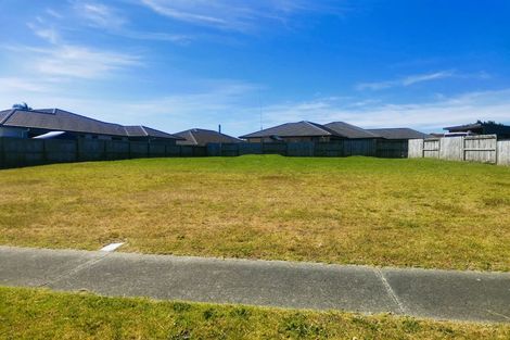 Photo of property in 8 Roto View, One Tree Point, 0118