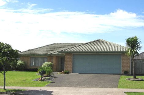 Photo of property in 17 Hillwell Drive, Henderson, Auckland, 0612