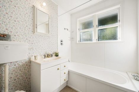 Photo of property in 2/37 Braithwaite Street, Karori, Wellington, 6012