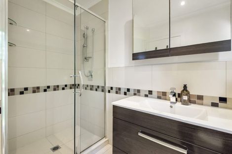 Photo of property in 1/72 Roseberry Avenue, Birkenhead, Auckland, 0626