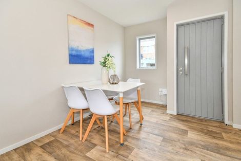 Photo of property in 2/70 Clevedon Road, Papakura, 2110