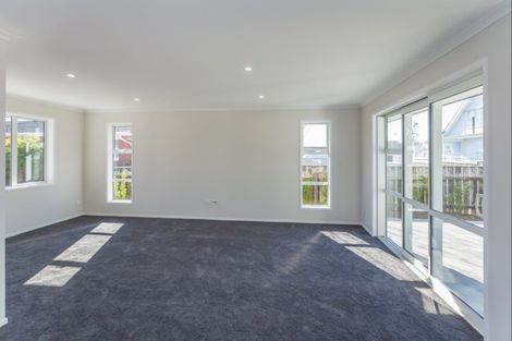 Photo of property in 65 Karaka Crescent, Levin, 5510