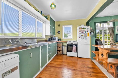 Photo of property in 225 Bridge Street, Eltham, 4322
