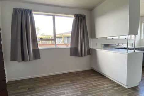 Photo of property in 11 Ewbank Place, Manurewa, Auckland, 2102