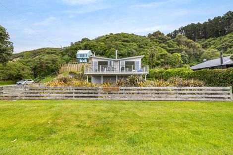 Photo of property in 16 Cathedral Road, Gore Bay, Cheviot, 7383