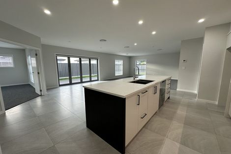 Photo of property in 5 Cassin Place, Taradale, 4112